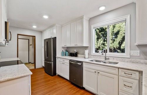 Ponder Point House | Lovely Home w/Private Dry Sauna, Fireplace, Free WiFi - Close to Skiing