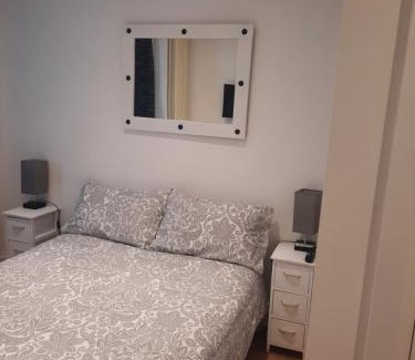 Earley Bed & Breakfast | Lovely Home with full en-suite double bed rooms