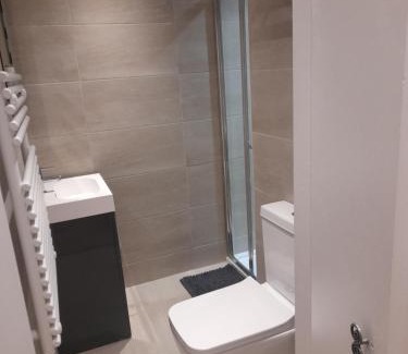 Earley Bed & Breakfast | Lovely Home with full en-suite double bed rooms
