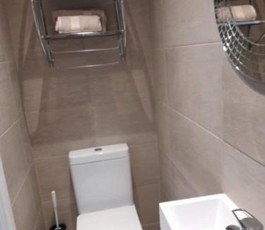 Earley Bed & Breakfast | Lovely Home with full en-suite double bed rooms