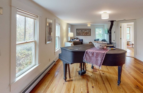 Andover House | Lovely home with hot tub, firepit, patio, full kitchen, & washer/dryer