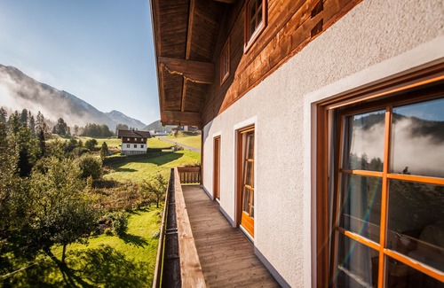 Forstau Apartment | Lovely home with views of the ski slope