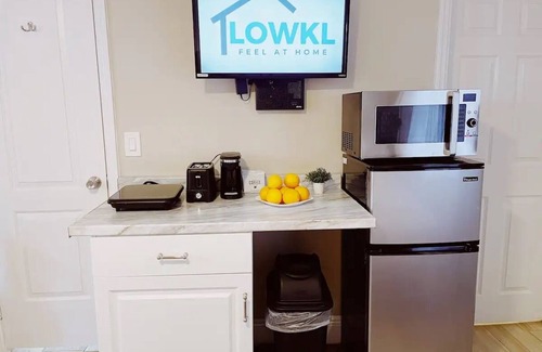 Pompano Beach Apartment | Lovely Hotel Style APT Kitchenette/Pool/parking