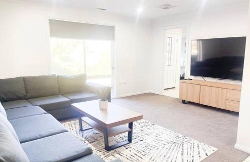 Lake Albert House | Lovely House at Lake Albert