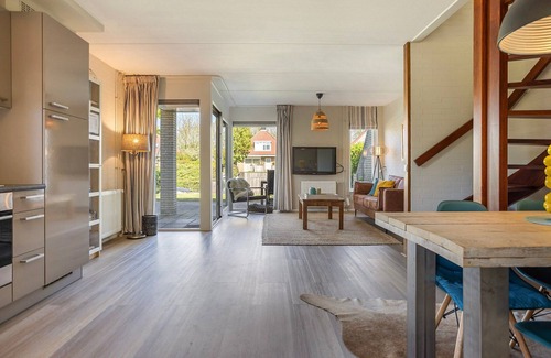 Hemelum House | Lovely house by the water. Perfect for those enjoying water sports, cycling etc.