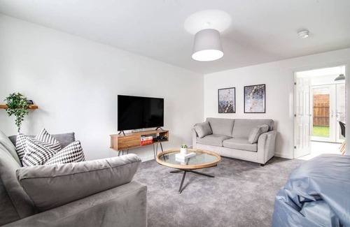 Castle Bromwich House | Lovely house! CLOSE TO AIRPORT & NEC - Can sleep 12! - w/Parking, Netflix & PS4