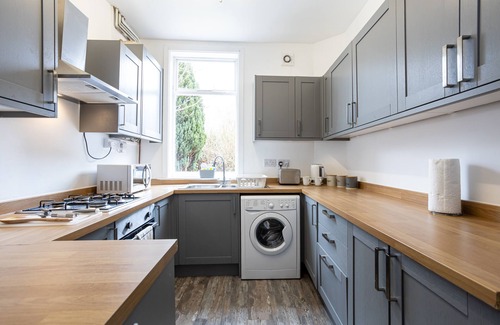 Cheadle House | Lovely house close to restaurants and shops. 7 minutes from Manchester Airport.