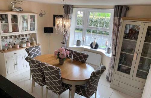 Cow Honeybourne House | Lovely house, Honeybourne, edge of Cotswolds