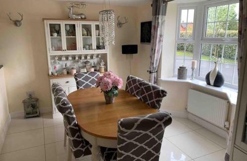 Cow Honeybourne House | Lovely house, Honeybourne, edge of Cotswolds