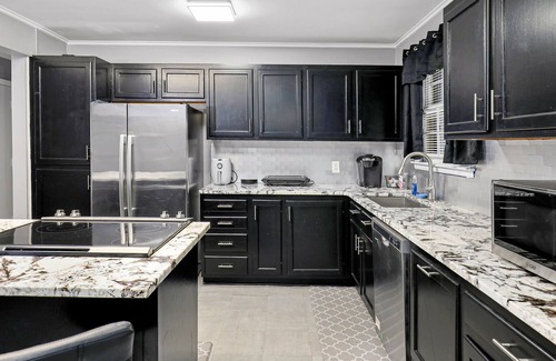 Nashville House | Lovely house with washer/dryer, TV, full kitchen, central AC, & outdoor deck