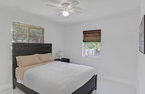 El Portal House | Lovely House, Wonderful Backyard & BBQ!