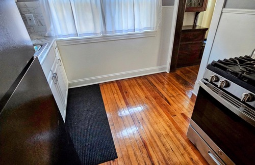 Cleveland House | Lovely in Larchmere! near Cleveland Clinic, CWRU, Univ Hosp, Downtown, w/Porch!