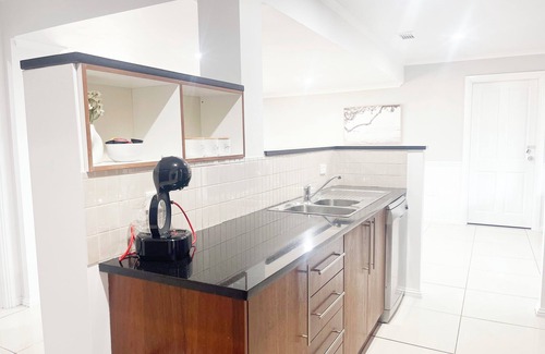 Lake Albert Apartment | Lovely Lake Albert Escape!