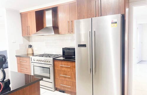 Lake Albert Apartment | Lovely Lake Albert Escape!