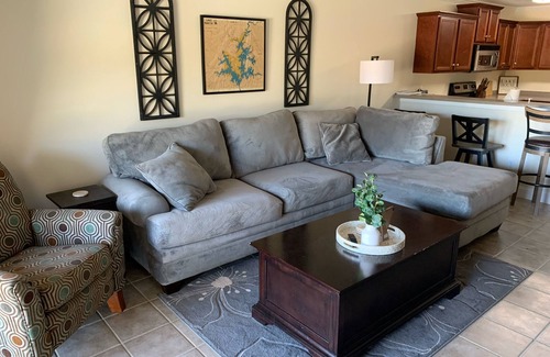 Alexander City Condo | Lovely Lake Condo with BOAT SLIP and Pool