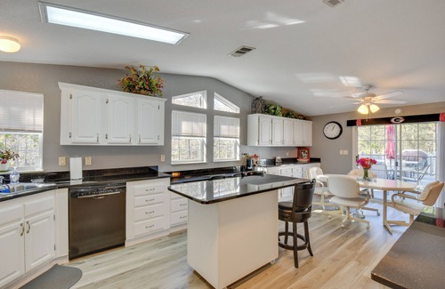 Reed Creek House | Lovely Lake Hartwell Retreat with Dock & Grill!