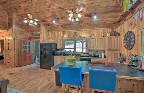 Fair Play Cabin | Lovely Lake Hartwell Retreat: Dock, Deck & Grill!