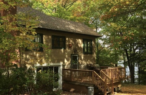 Port Carling Cottage | Lovely lakefront home in the hub of Muskoka