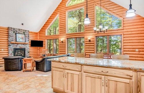 Friendship House | Lovely lakefront home with fireplace, game room, kayaks, & washer/dryer-dogs ok