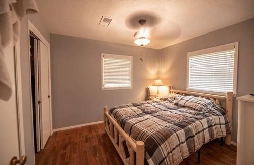 Donalsonville Cabin | Lovely Lakefront Cabin located on Lake Seminole