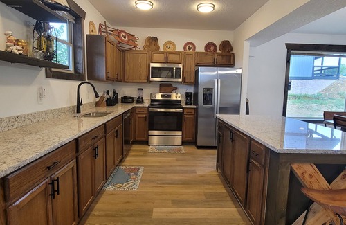 Sevierville Cabin | Lovely Lakehouse with water view, shared pool, billards, arcade game