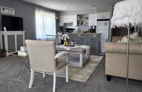 Lakewood House | Lovely Lakewood: Entire 2 bdrm unit. MINUTES from downtown, Airport, hospitals!