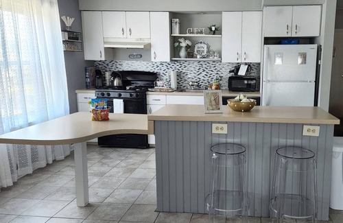 Lakewood House | Lovely Lakewood: Entire 2 bdrm unit. MINUTES from downtown, Airport, hospitals!