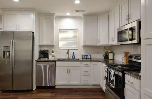 Independence House | ⭐LOVELY LARGE HISTORIC REMODELED HOME⭐ Unit B