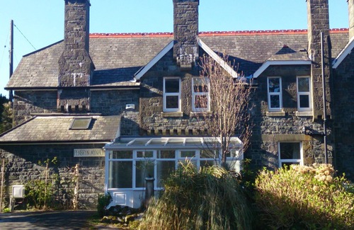Barmouth Cottage | Lovely Large Home 10 Minute Walk to Barmouth Beach