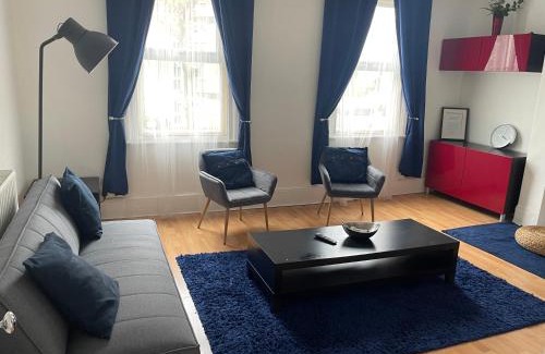 Cathall Apartment | Lovely Large London Apartment