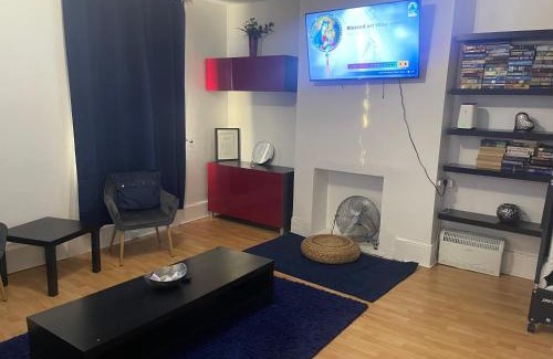 Cathall Apartment | Lovely Large London Apartment