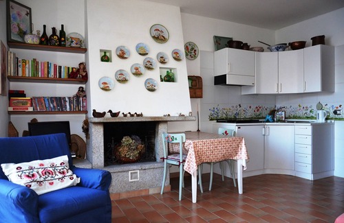 San Siro Villa | Lovely little house with beautiful lake view in residence with pool