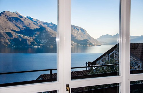 San Siro Villa | Lovely little house with beautiful lake view in residence with pool
