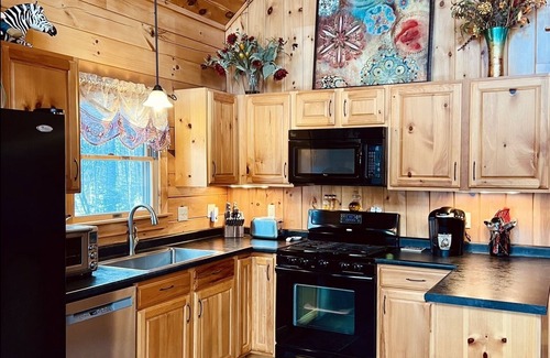 Campton House | Lovely log cabin with hot tub!