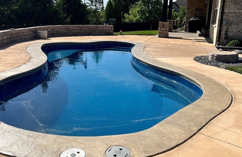 Buechel House | Lovely Louisville home w/pool! 3 bdrm & 3 bath