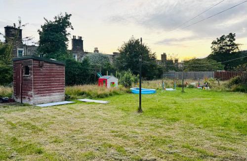 Ellemford Apartment | Lovely Maindoor flat at Murrayfield with Gardens