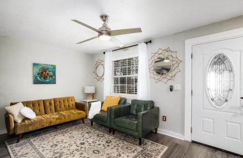 Urban Core Apartment | Lovely Modern 3 Bedroom Town Home