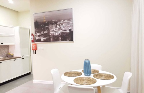 Madliena Apartment | Lovely, Modern Apt 1 min from the sea front