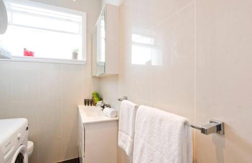 Coogee Apartment | Lovely Modern Coogee Apartment