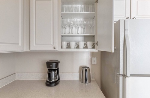Chinatown Apartment | Lovely Mount Vernon 2BR w/Gym + W/D + Rooftop near metro, by Blueground
