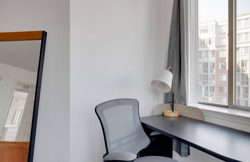 Chinatown Apartment | Lovely Mount Vernon 2BR w/Gym + W/D + Rooftop near metro, by Blueground