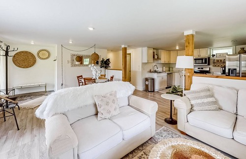 Morrisville House | Lovely mountain home with private swimming pond & washer/dryer - dogs welcome