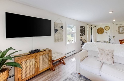 Morrisville House | Lovely mountain home with private swimming pond & washer/dryer - dogs welcome
