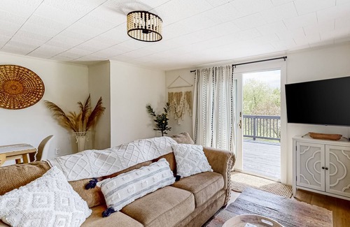 Morrisville House | Lovely mountain retreat with swimming pond & washer/dryer - dogs welcome