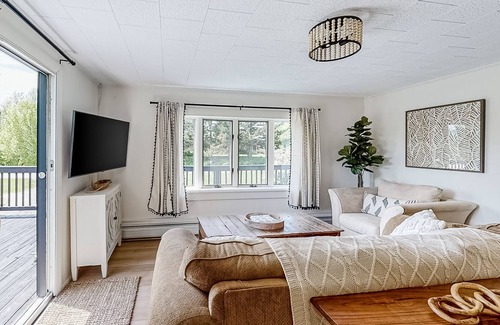 Morrisville House | Lovely mountain retreat with swimming pond & washer/dryer - dogs welcome