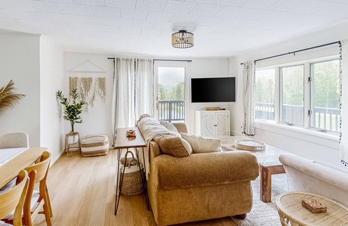 Morrisville House | Lovely mountain retreat with swimming pond & washer/dryer - dogs welcome