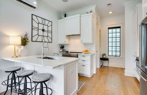 Old Village House | Lovely Mt Pleasant Townhouse w/Central Location!