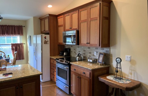 Hillendale Cottage | Lovely new cottage in the country. Close to major cities, mountains, beach, golf