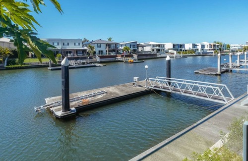 Biggera Waters House | Lovely Newly Renovated Waterfront Family Home