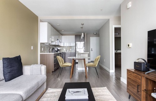 West End Apartment | Lovely North Station 1BR w/Laundry & Gym, nr Restaurants, by Blueground